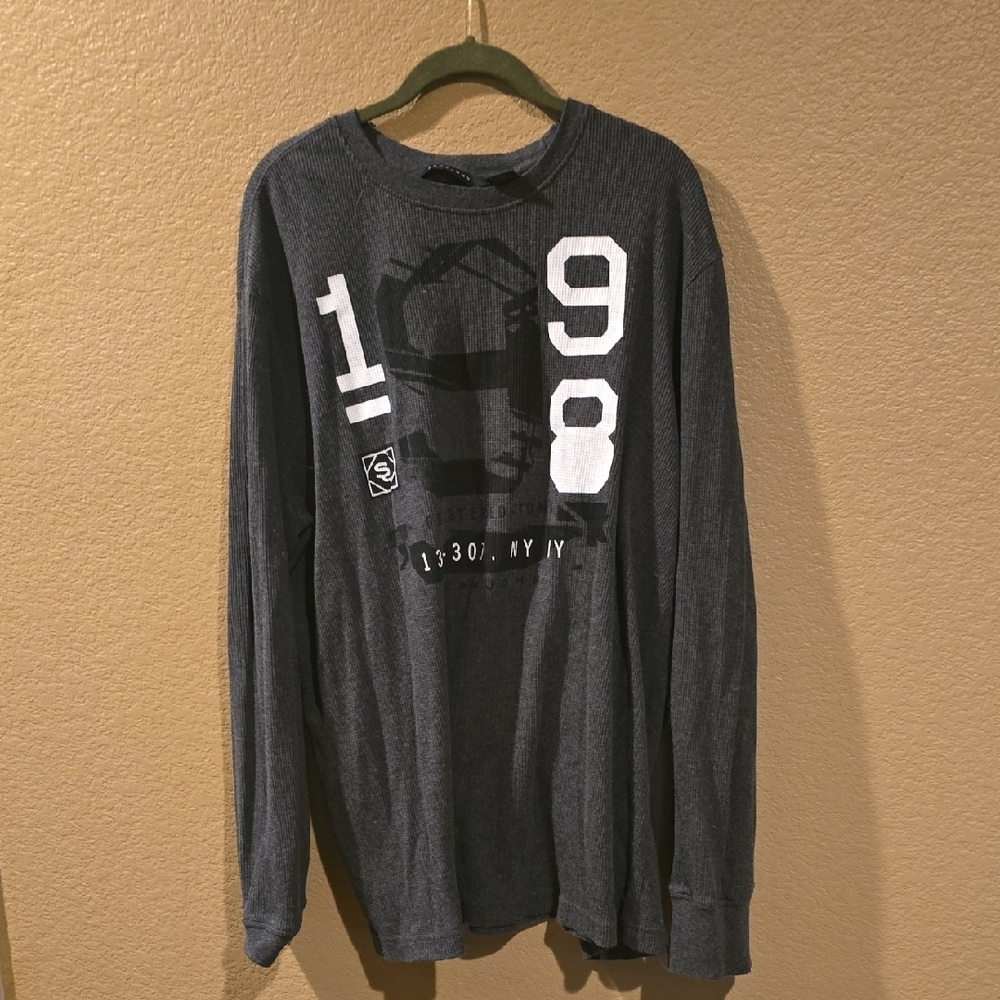 SEAN JOHN Men's Gray Graphic Long Sleeve Shirt. WORN ONCE!! LIGHTWEIGHT THERMAL